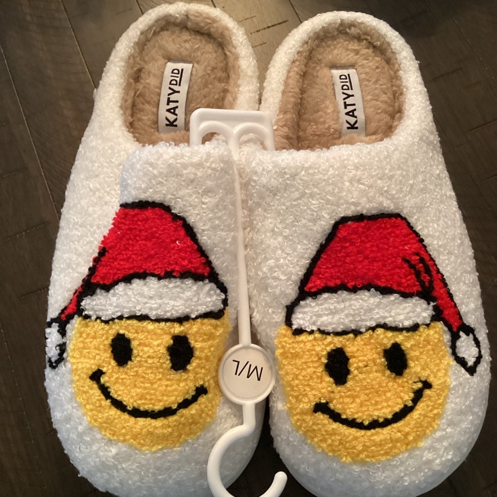 🎄Katydid Festive White and Yellow Smiley Christmas Slippers